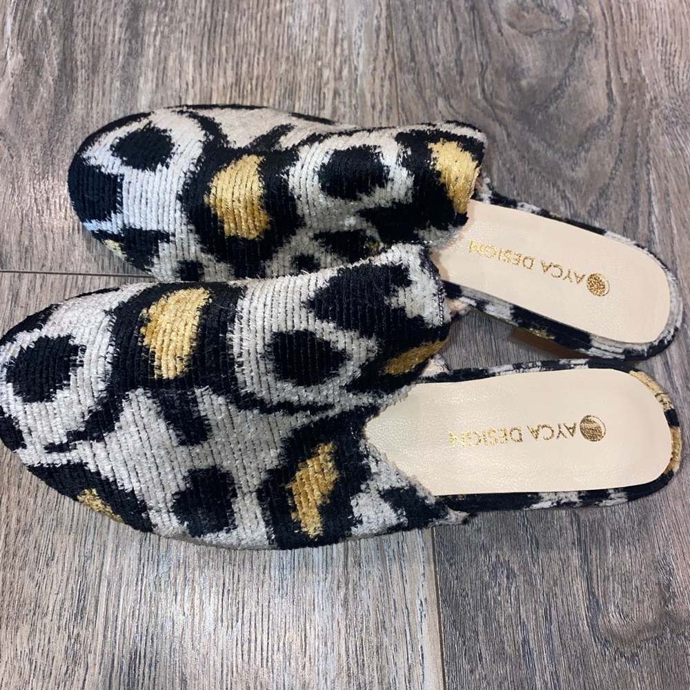 Women's Black, White & Gold Patterned Slip-On Loafers